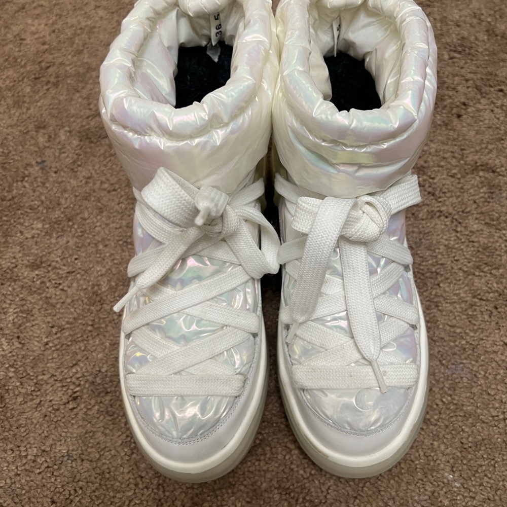 Moncler holographic white snow boots! Size 6 (36.5)